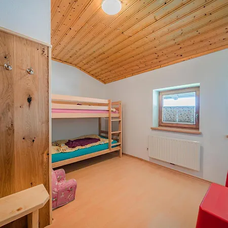 Strasshof Apartment *