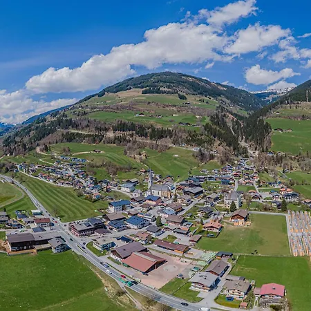 Strasshof * Stuhlfelden